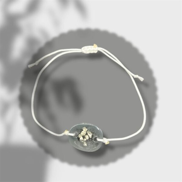 bracelet ovale transparent avec pépites argentées