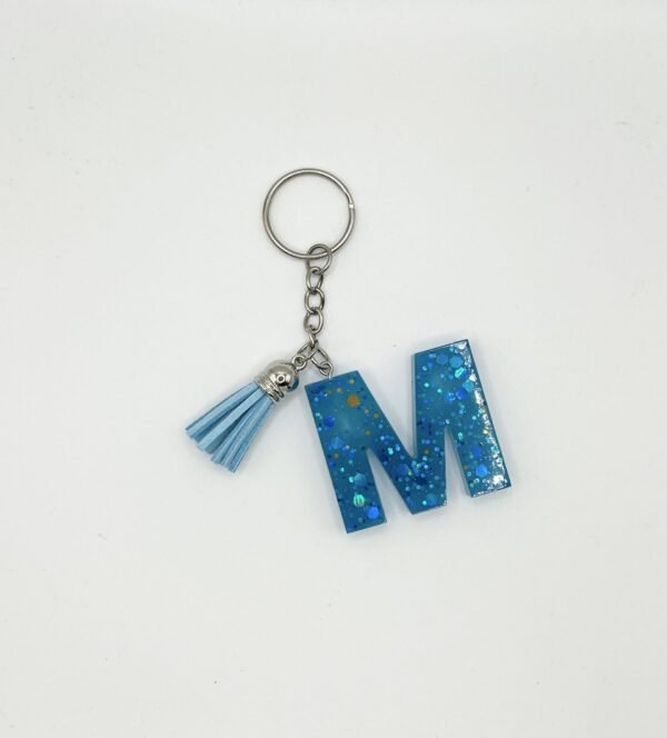 Porte clé lettre M bleu avec paillettes